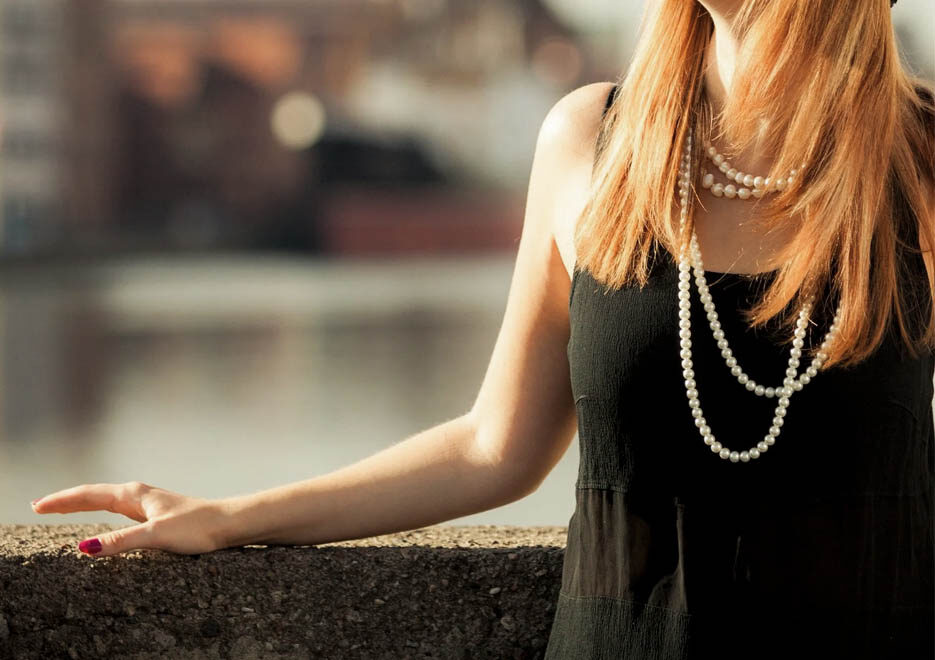 Choosing the Perfect Jewelry for Your Classic Black Dress