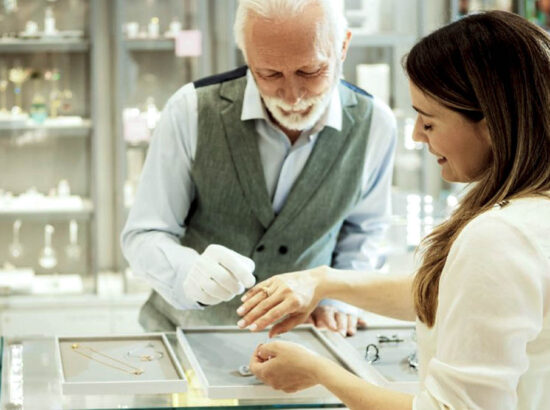 Local Jewelers vs. Retail Jewelers: Making the Right Choice